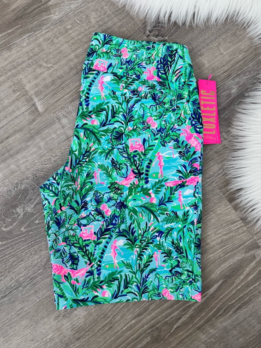 🩷💚 LILLY PULITZER Luxletic Reid Golf Short UPF 50+ Size 6 - Picture 2 of 8